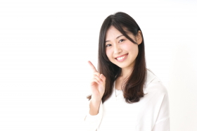 お勧めする女性