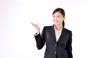 お勧めする女性1